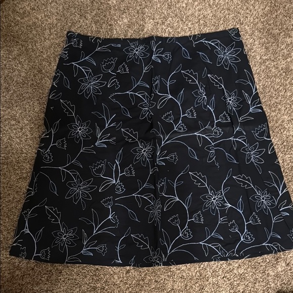 Norton McNaughton Floral Navy Skirt - Picture 1 of 3